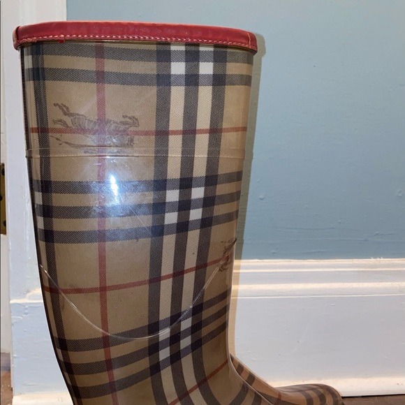 Authentic Burberry rain boots. Good condition! - Picture 2 of 5